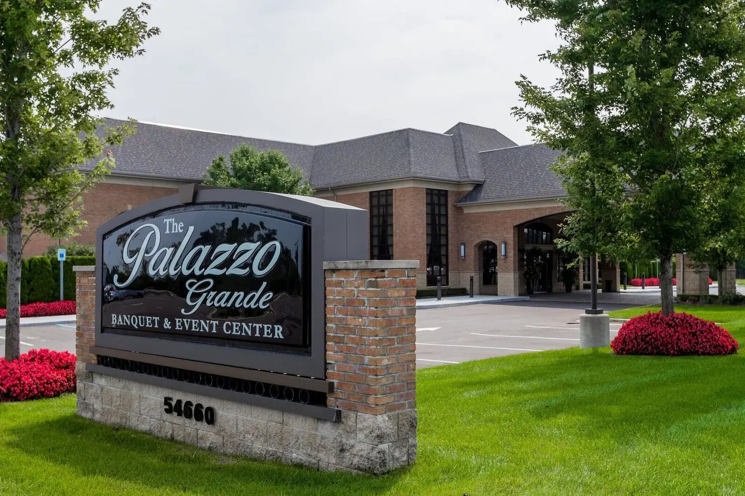 About+us+(slideshow)